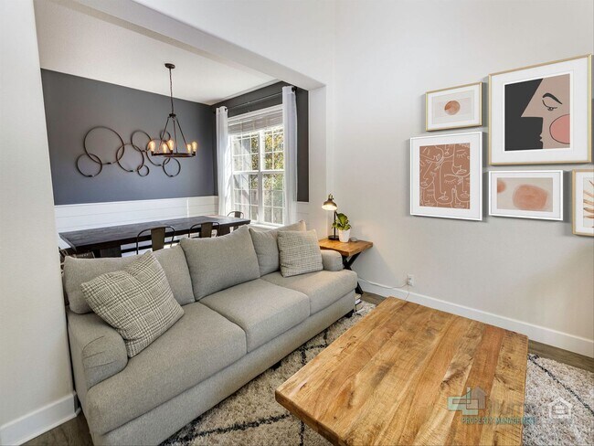Building Photo - Beautiful Updated  Home in coveted Woodhav...