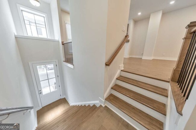 Building Photo - 413 Bishop Ln