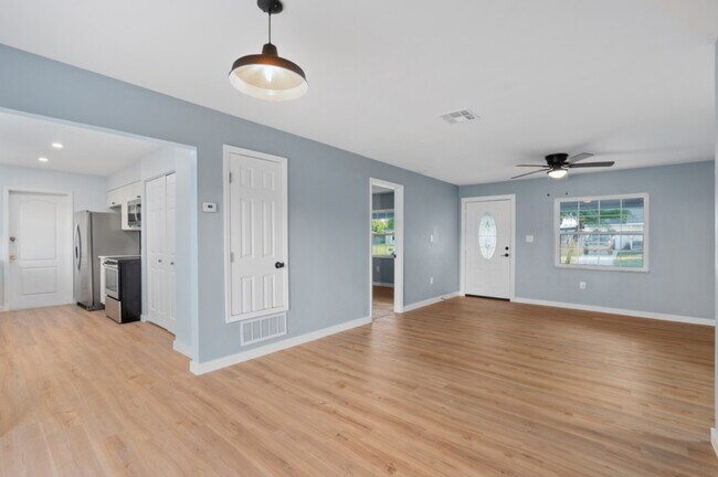 Foto del edificio - 3806 Groome Dr