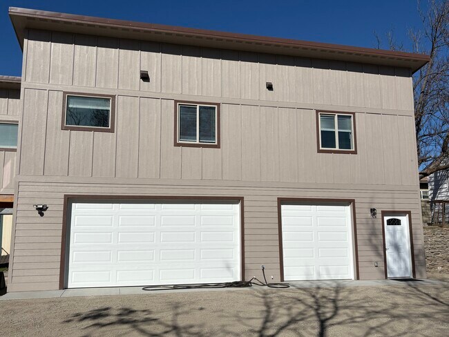 Foto del edificio - 2210 Arden Ct N