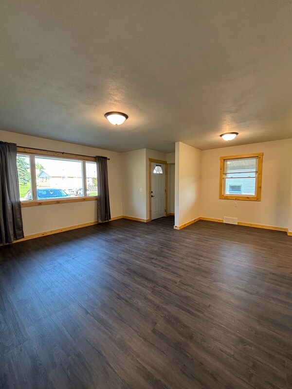 Foto del edificio - 105-107 Ridge Dr