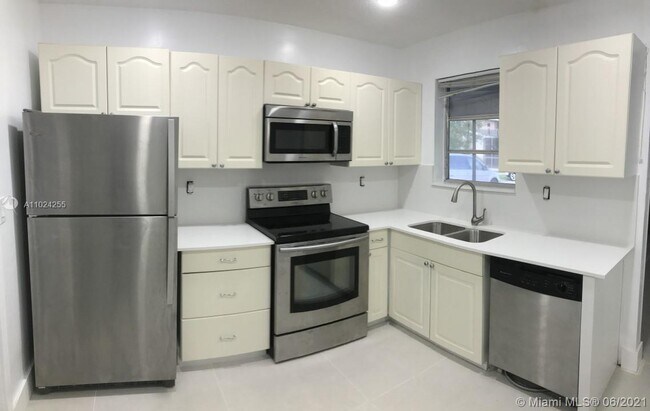 Building Photo - 730 Benevento Ave