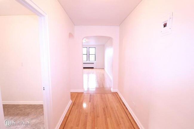 Building Photo - 1 bedroom in REGO PARK NY 11374