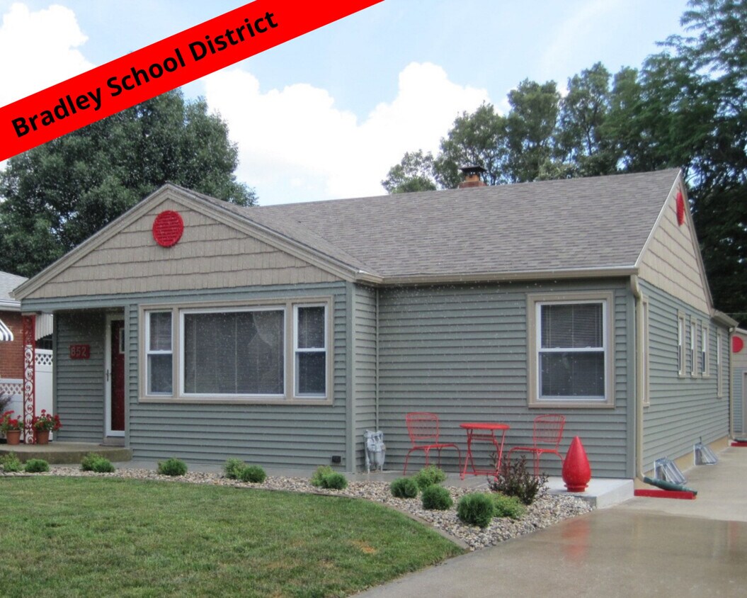 Primary Photo - 652 Beckman Dr