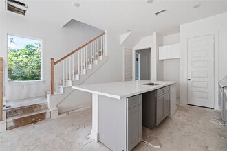 Building Photo - 1504 Hussion St