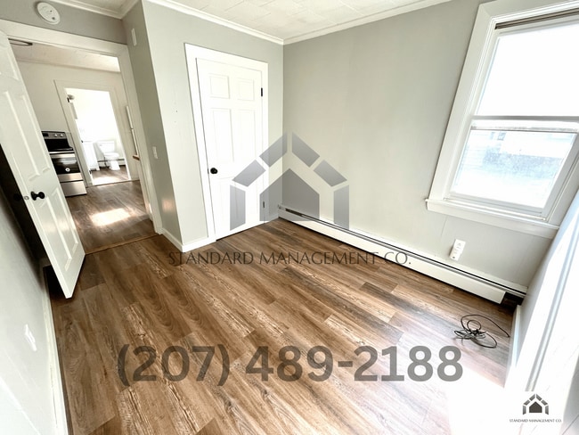 Building Photo - 26 Oak St