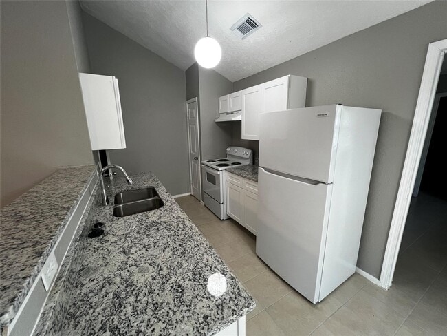 Building Photo - 11005 Tridens Ct