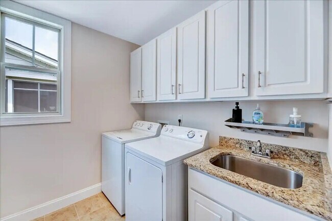 Foto del edificio - 1708 Hemby Ridge Ln
