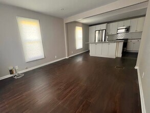 Building Photo - 264 Kenwood Ave