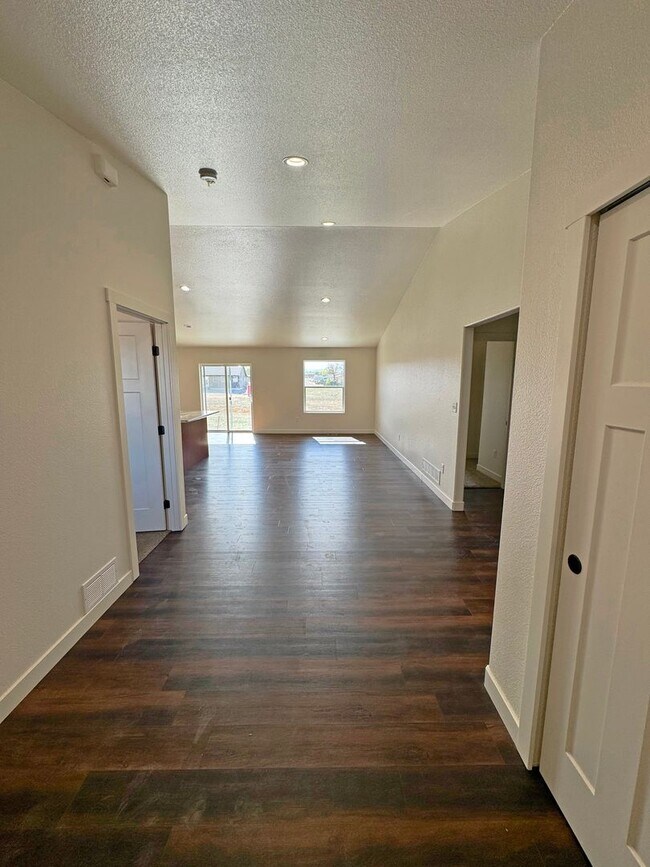 Foto del edificio - Spacious 3 Bed 2Bath Unit located in Puebl...