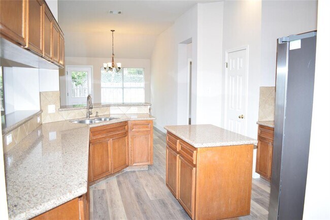 Foto del edificio - 3810 Newland Dr