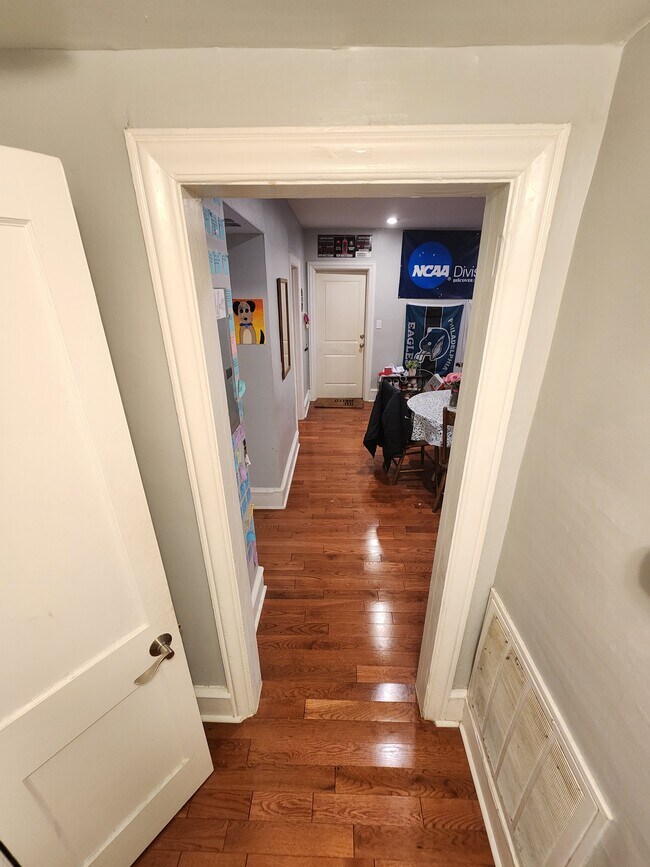 Foto del edificio - 341 N Easton Rd