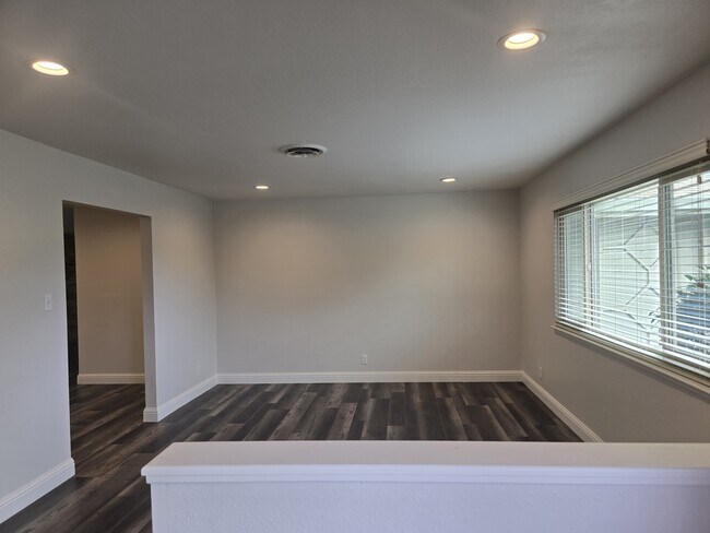 Foto del edificio - 7990 Glenbar Way