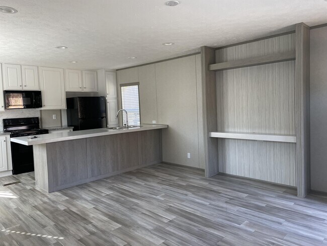 Building Photo - 525 Homer Ave