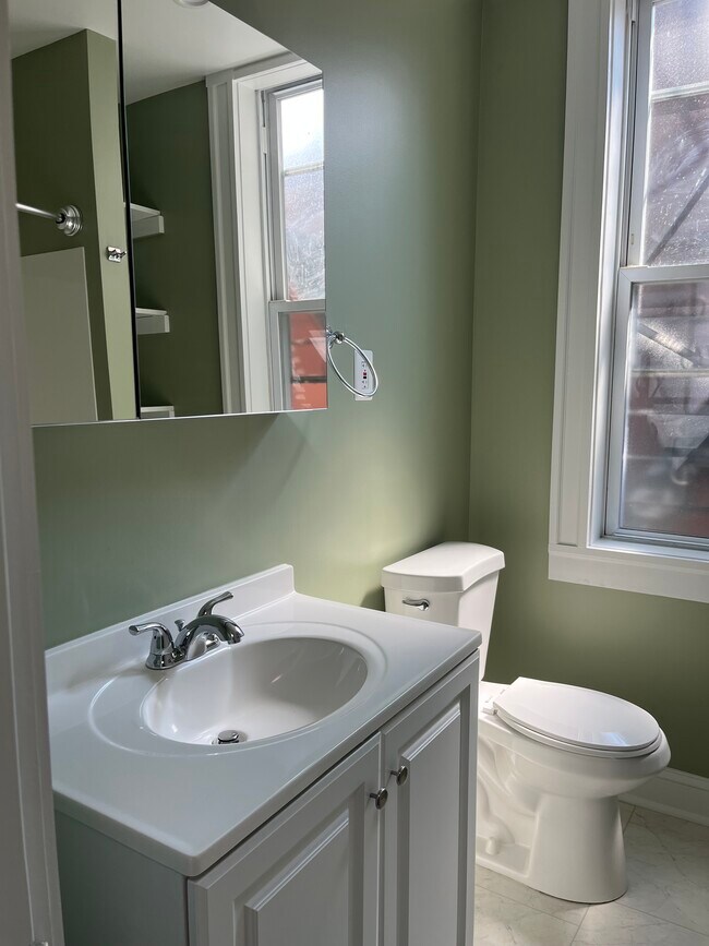 bathroom - 2926 N Calvert St