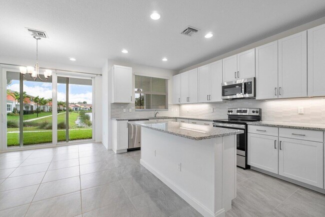 Building Photo - 12933 Trevi Isle