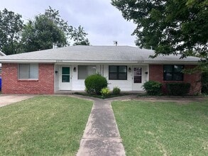 Building Photo - 2037 Delaware Ln