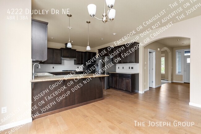 Foto del edificio - 4222 Dudley Dr NE