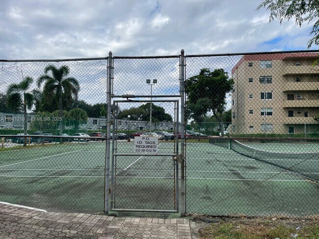 Foto del edificio - 404 NW 68th Ave