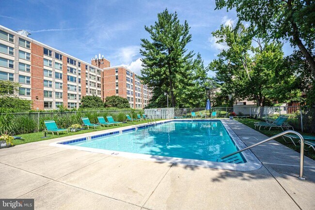 Foto del edificio - 4401 Roland Ave
