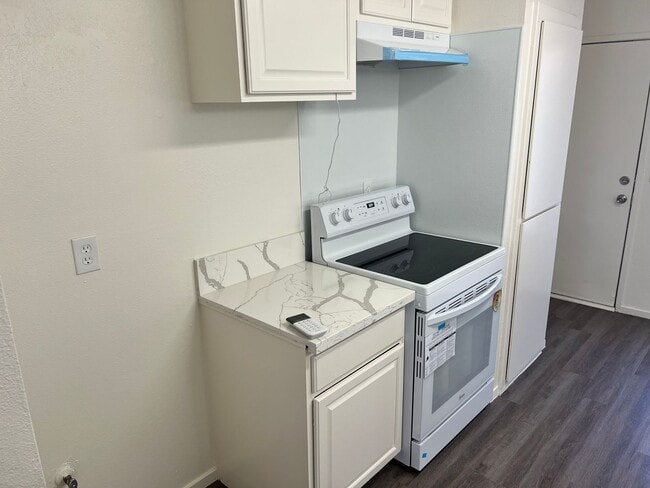 Building Photo - 4418 White Ln