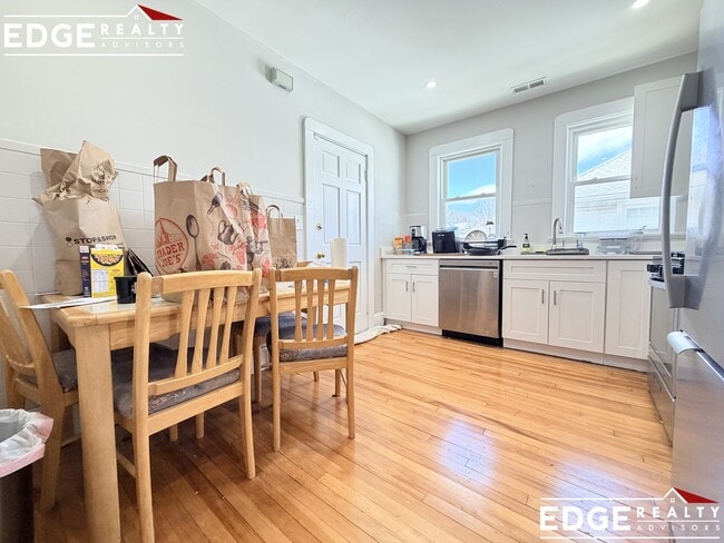 Building Photo - 66 Hunnewell Ave