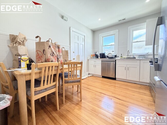 Foto del edificio - 66 Hunnewell Ave