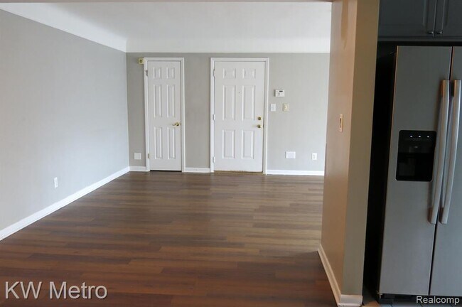 Building Photo - 449 N Eton St