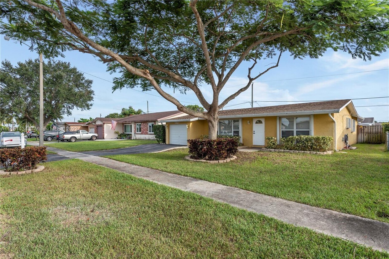 Foto principal - 11710 NW 31st Pl
