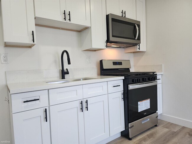 Building Photo - 1 br, 1 bath Triplex - 1830 Newton Avenue ...