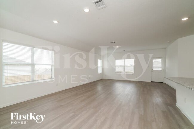 Foto del edificio - 13003 Rosemary Cove