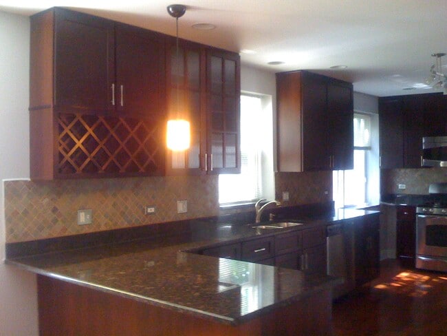 Building Photo - 2539 W Lunt Ave