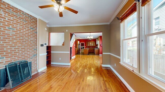 Building Photo - Charming 4 Bedroom Home In Petworth - list...