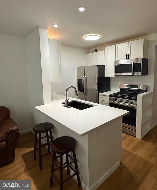 Building Photo - 4965 Americana Dr