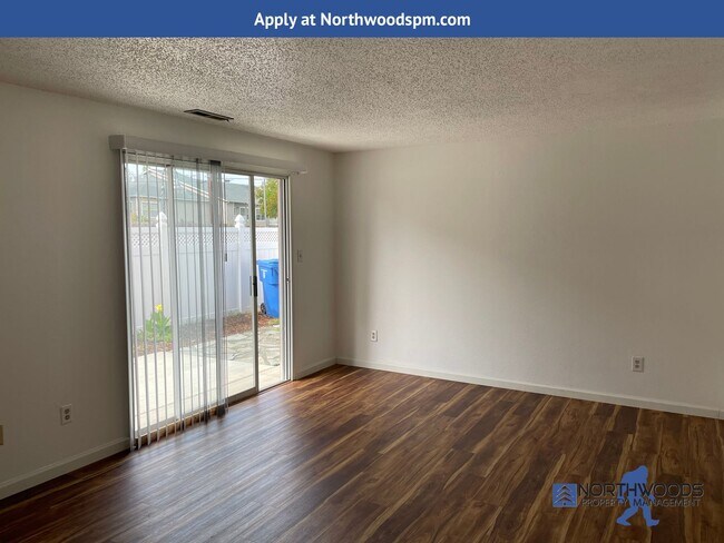 Building Photo - RENT REDUCED!!! Very Nice 3 Bedroom 2.5 Ba...