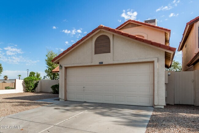 Foto del edificio - 4453 E Wildwood Dr