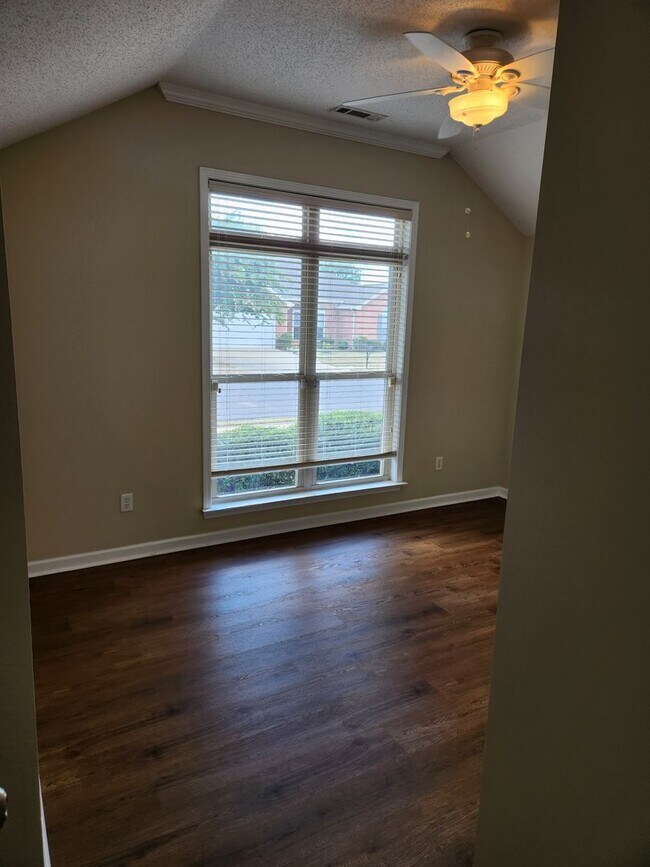 Foto del edificio - 9841 Lenox Ln