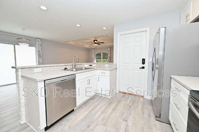 Building Photo - 5662 Tower Palms Ln