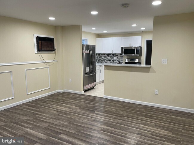 Foto del edificio - 9 Dixfield Ave