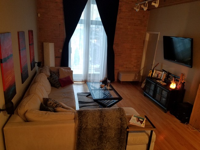Living Room #2 - 1330 W Monroe St