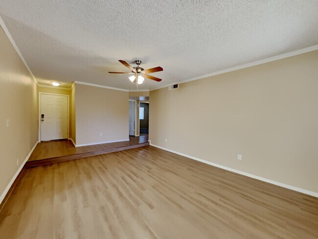 Building Photo - 6129 W Tierra Buena Ln