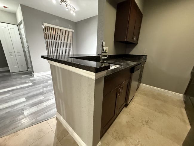 Building Photo - 2831 N Oakland Forest Dr