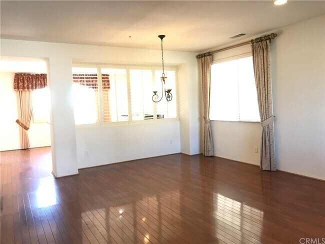 Foto del edificio - 16295 Magnolia Way