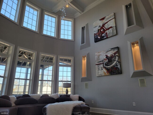 Building Photo - 6 br, 5.5 bath House - 1599 Gaylor Circle ...