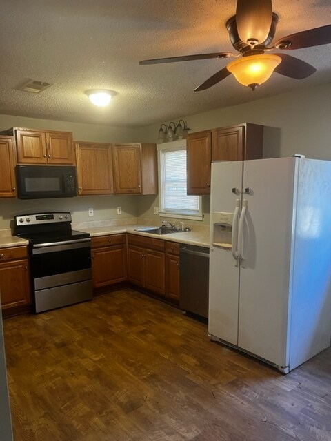 Building Photo - 116 Tumbleweed Cir