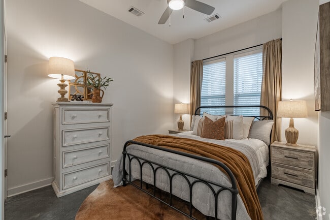 2BR, 2BA - 926SF - Bedroom - Lakeland Town Square