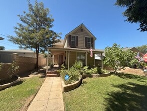 Building Photo - 814 W Grand Blvd