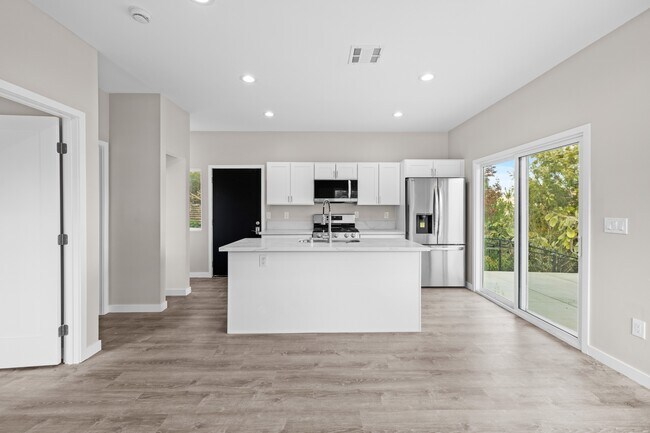 Building Photo - 5564 Hamill Ave