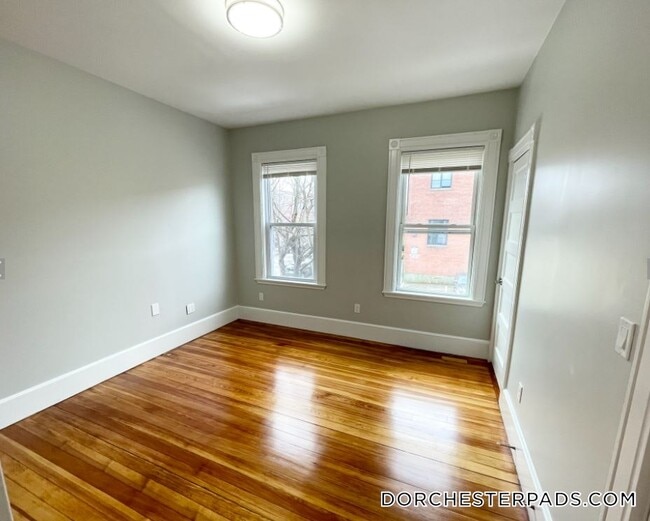 Building Photo - 159 Boston St