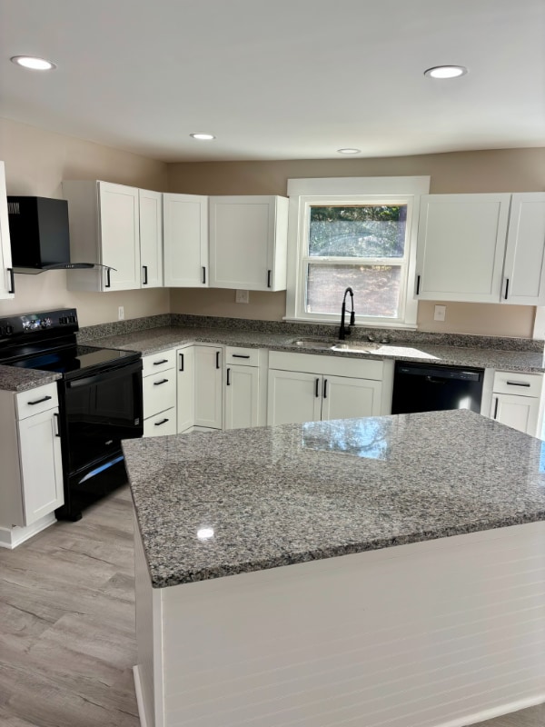 Building Photo - 1136 Chadford Rd